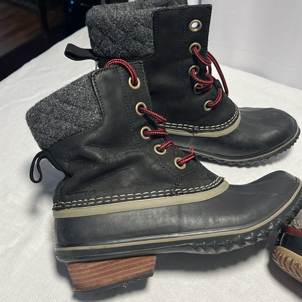 1 Pairs Sorrel’s Women’s Ankle Boots. $25.00